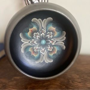 Beautiful wooden bowl painted w a wonderful design!